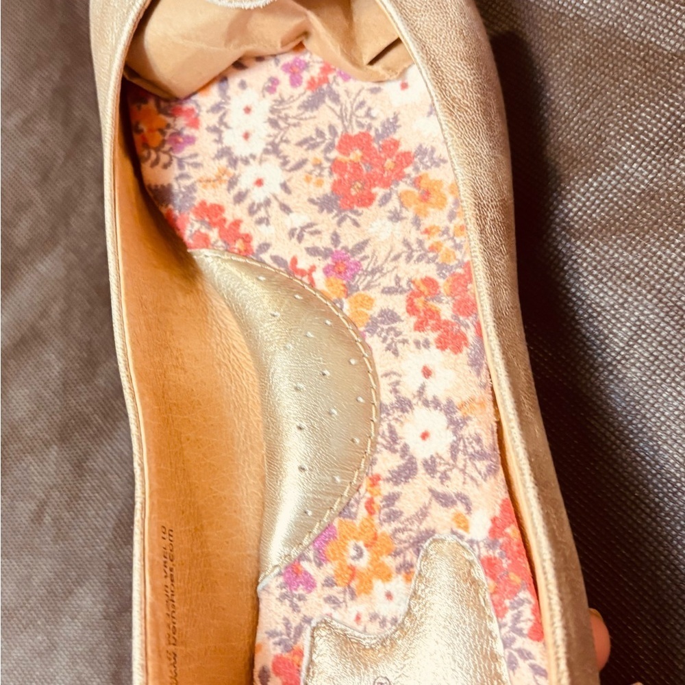 Born Emalia ballet flats with a flower applique - Picture 10 of 11